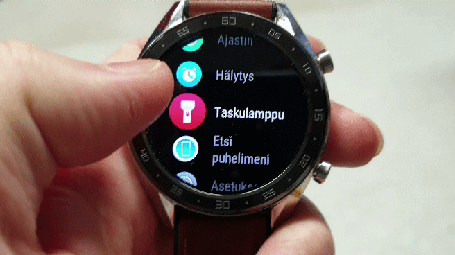 Huawei Watch GT pitää sisällään myös kätevän taskulamppusovelluksen. Kuva: OM-arkisto
